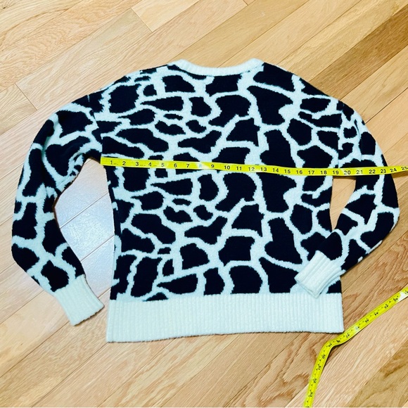 Ann Taylor LOFT Animal Print Cow Black Cream Pullover Sweater V Neck Size XS - Picture 8 of 8